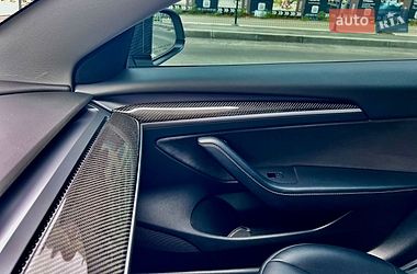 Седан Tesla Model 3 2021 в Киеве