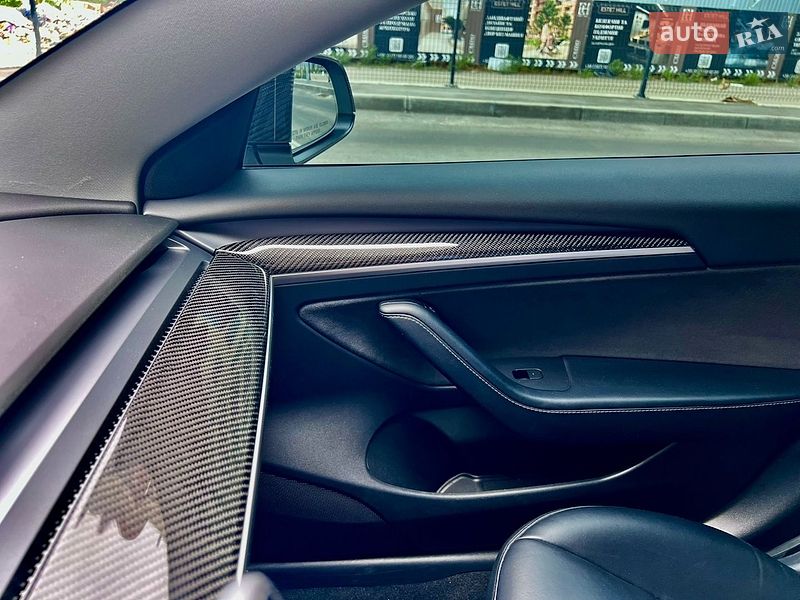 Седан Tesla Model 3 2021 в Киеве