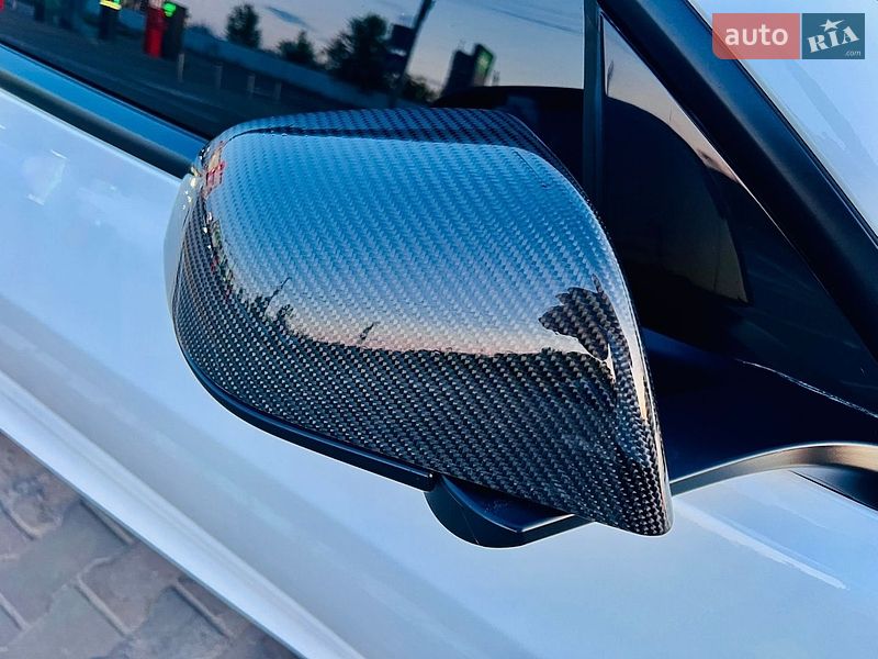 Седан Tesla Model 3 2021 в Киеве