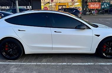 Седан Tesla Model 3 2021 в Киеве