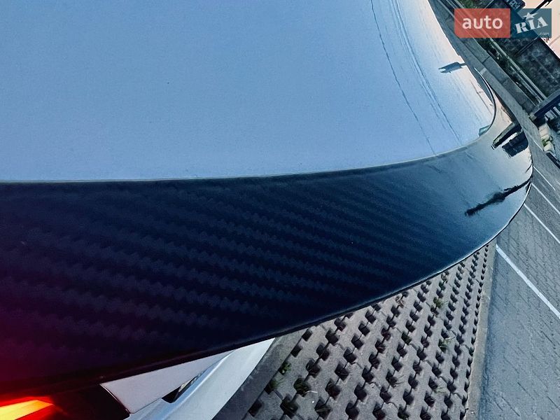 Седан Tesla Model 3 2021 в Киеве