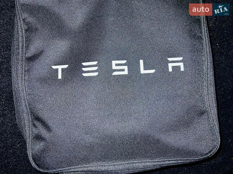 Седан Tesla Model 3 2021 в Киеве