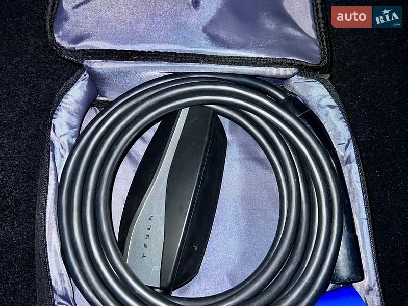 Седан Tesla Model 3 2021 в Киеве