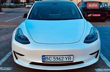 Седан Tesla Model 3 2021 в Киеве