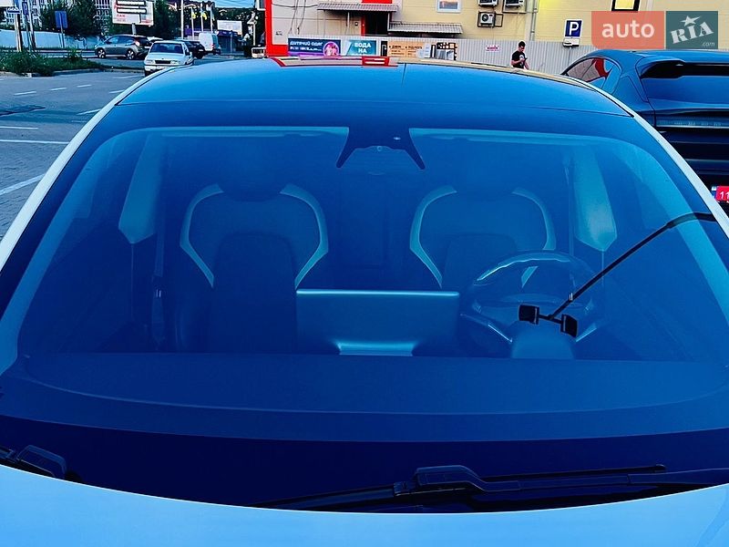 Седан Tesla Model 3 2021 в Киеве
