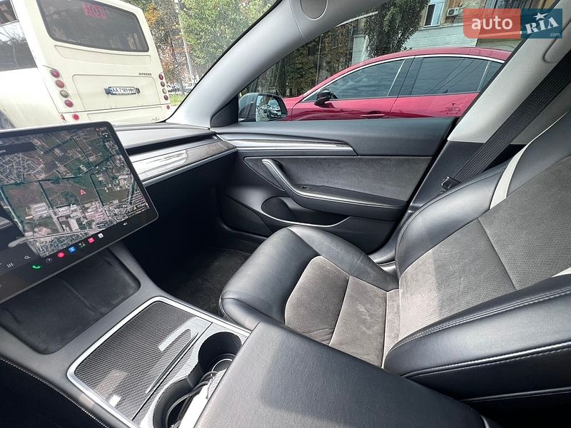 Седан Tesla Model 3 2021 в Киеве