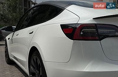 Седан Tesla Model 3 2021 в Киеве