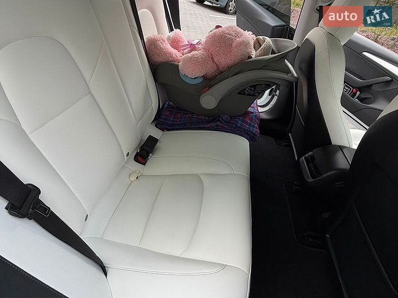 Седан Tesla Model 3 2021 в Киеве