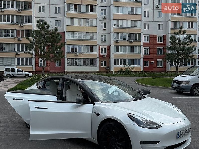 Седан Tesla Model 3 2021 в Киеве