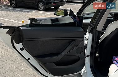 Седан Tesla Model 3 2021 в Киеве