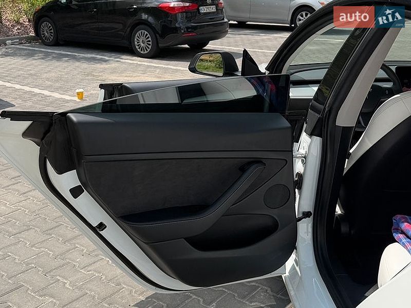 Седан Tesla Model 3 2021 в Киеве