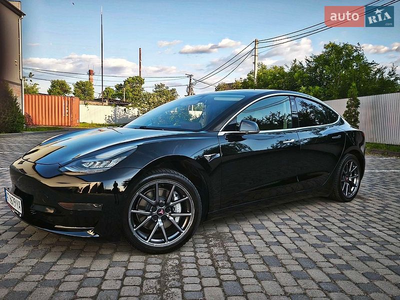 Седан Tesla Model 3 2020 в Ивано-Франковске