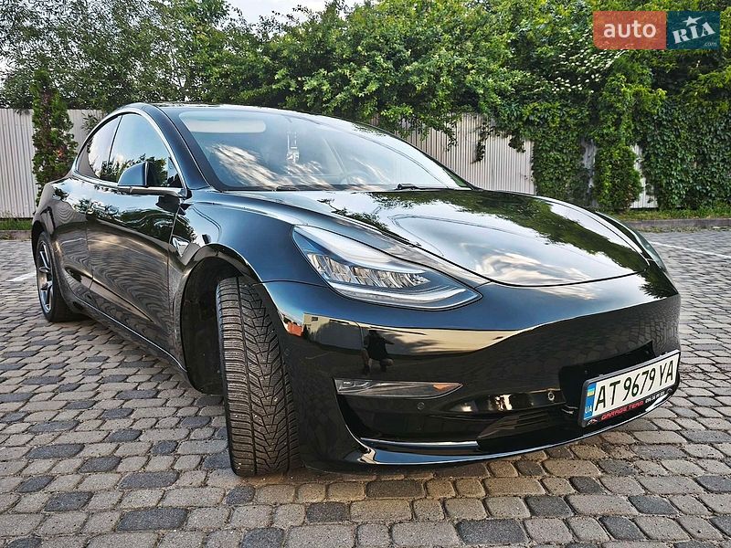 Седан Tesla Model 3 2020 в Ивано-Франковске