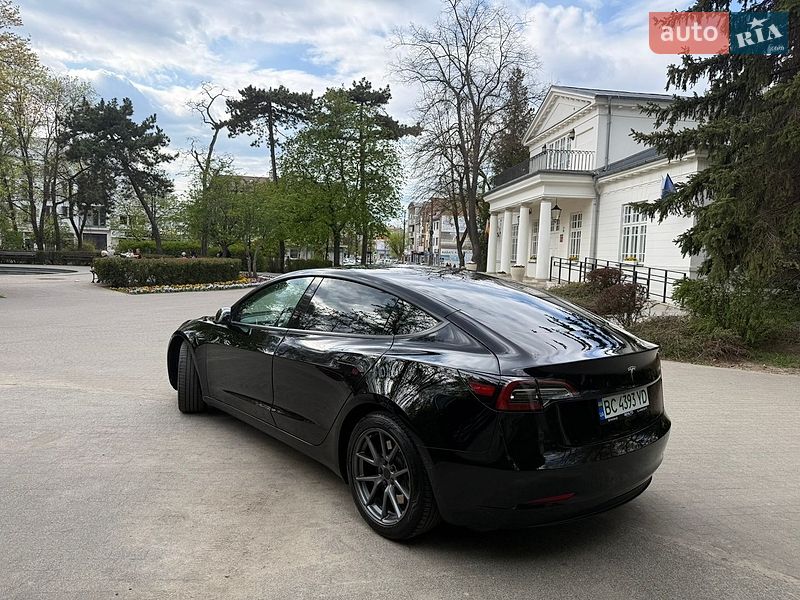 Седан Tesla Model 3 2021 в Луцьку