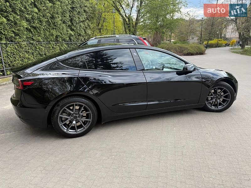 Седан Tesla Model 3 2021 в Луцьку