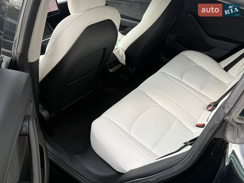 Седан Tesla Model 3 2021 в Луцьку
