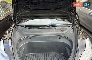 Седан Tesla Model 3 2021 в Луцьку