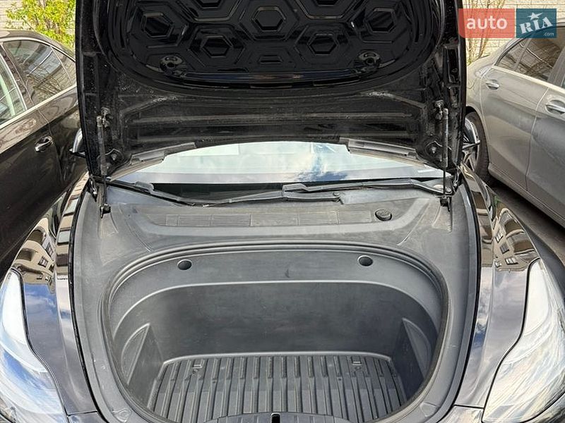 Седан Tesla Model 3 2021 в Луцьку