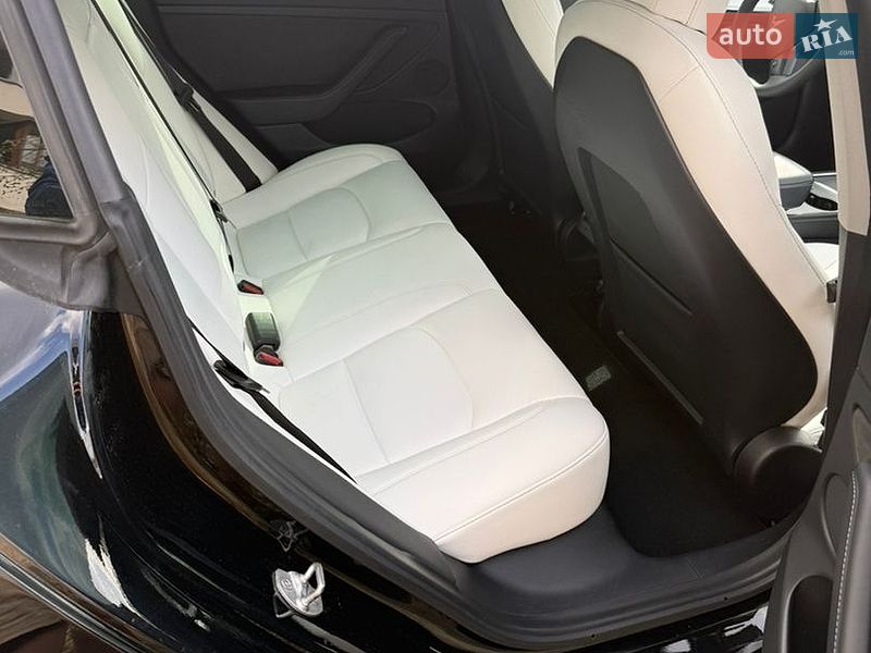 Седан Tesla Model 3 2021 в Луцьку