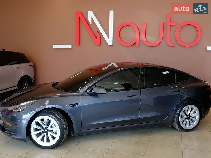 Седан Tesla Model 3 2023 в Одесі