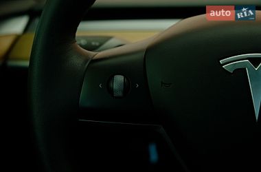 Седан Tesla Model 3 2023 в Одесі