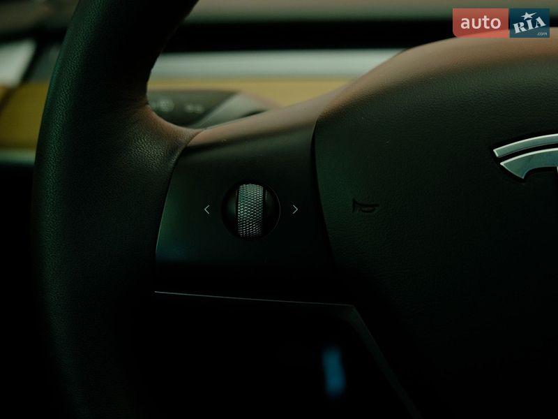 Седан Tesla Model 3 2023 в Одесі