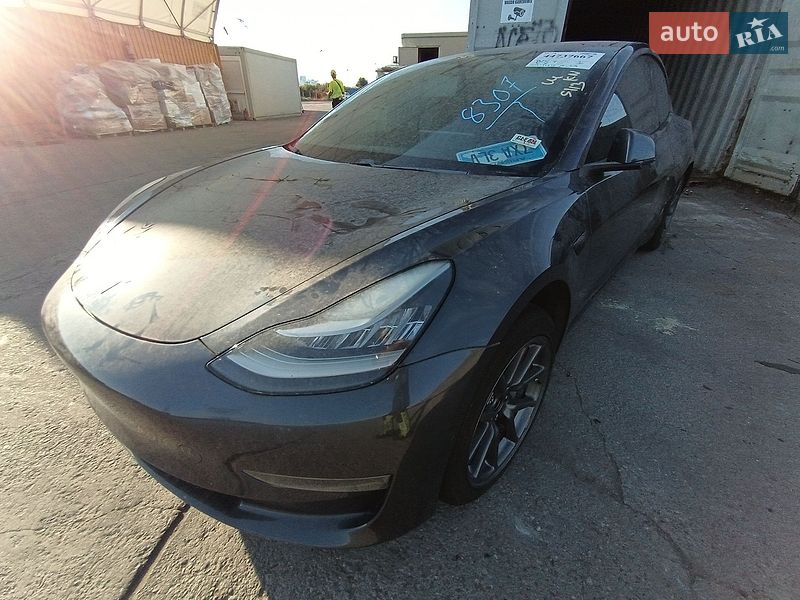 Седан Tesla Model 3 2018 в Киеве
