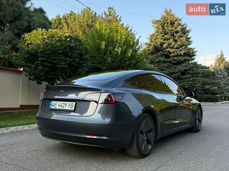 Седан Tesla Model 3 2023 в Днепре