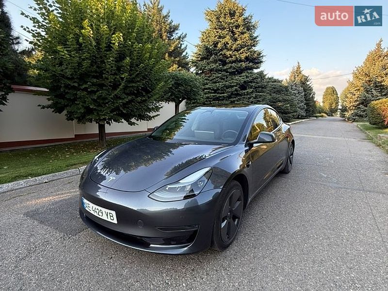 Седан Tesla Model 3 2023 в Днепре