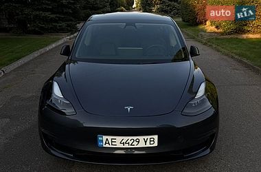 Седан Tesla Model 3 2023 в Днепре