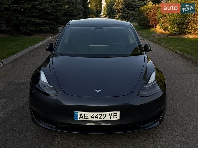 Седан Tesla Model 3 2023 в Днепре