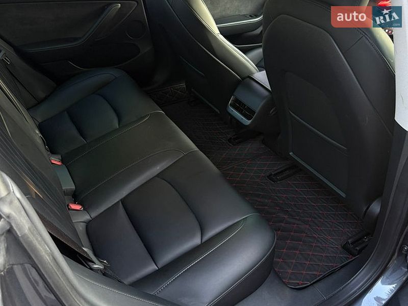 Седан Tesla Model 3 2023 в Днепре