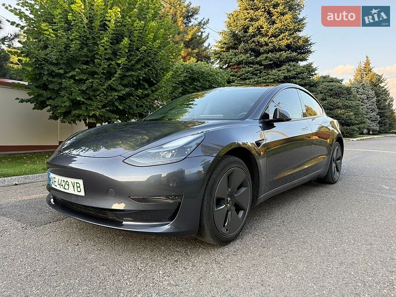 Седан Tesla Model 3 2023 в Днепре
