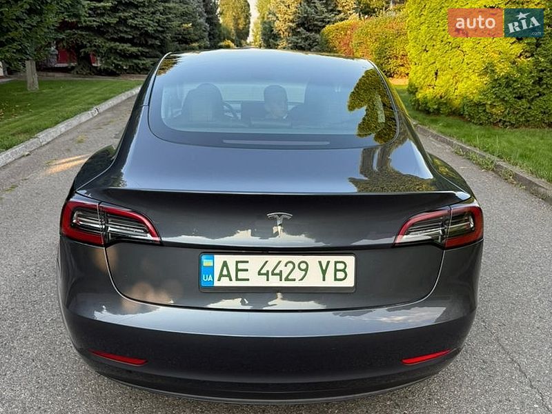 Седан Tesla Model 3 2023 в Днепре
