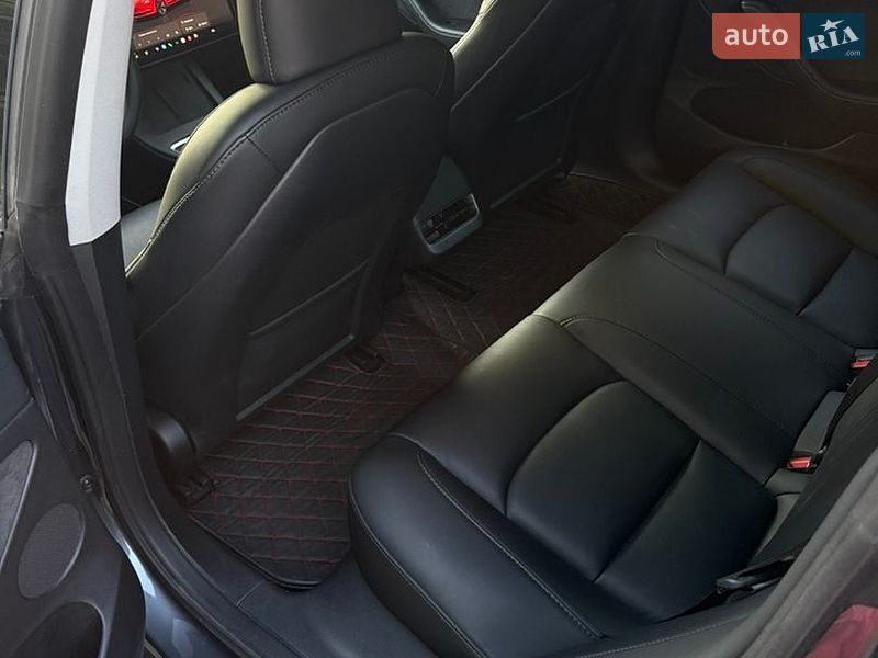Седан Tesla Model 3 2023 в Днепре