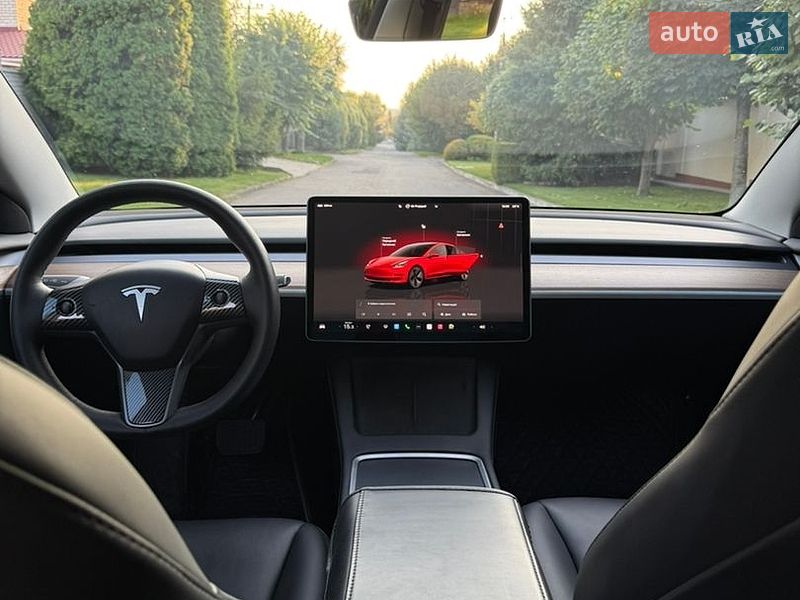 Седан Tesla Model 3 2023 в Днепре