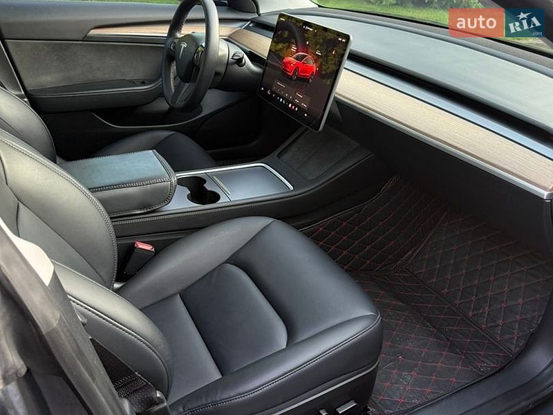 Седан Tesla Model 3 2023 в Днепре