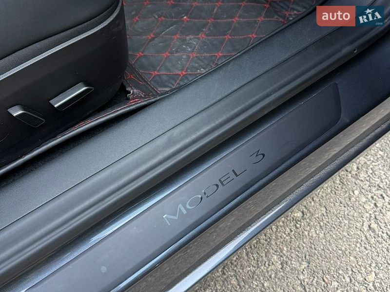Седан Tesla Model 3 2023 в Днепре
