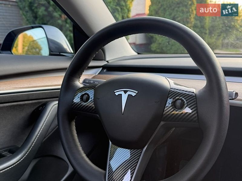 Седан Tesla Model 3 2023 в Днепре