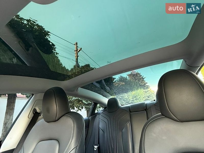 Седан Tesla Model 3 2023 в Днепре
