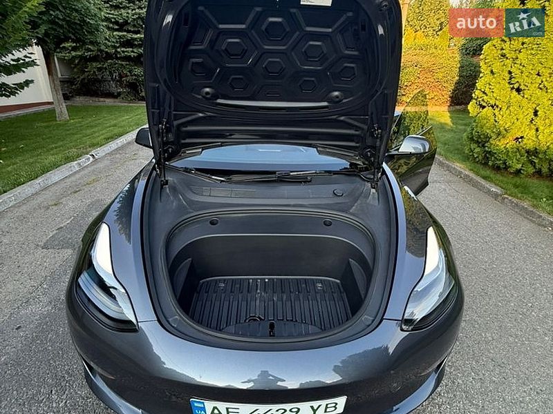 Седан Tesla Model 3 2023 в Днепре
