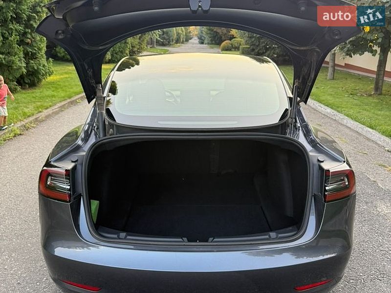 Седан Tesla Model 3 2023 в Днепре