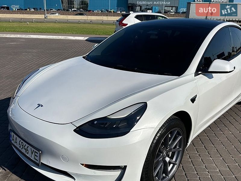 Tesla Model 3 2022