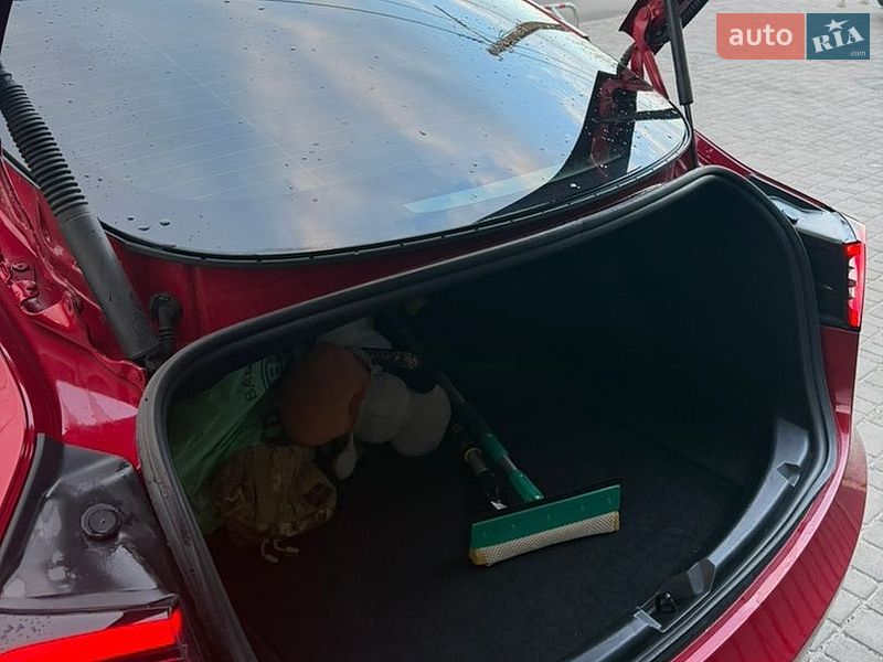 Седан Tesla Model 3 2022 в Києві