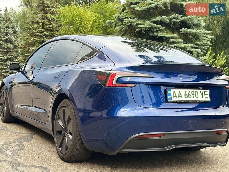 Седан Tesla Model 3 2024 в Киеве