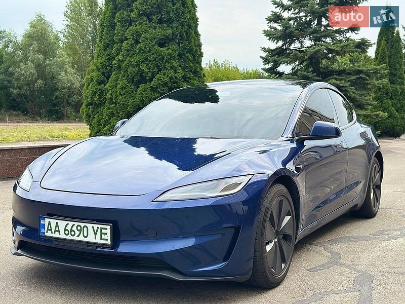 Седан Tesla Model 3 2024 в Киеве