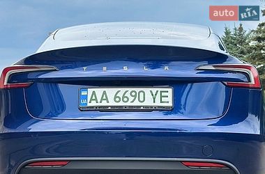 Седан Tesla Model 3 2024 в Киеве