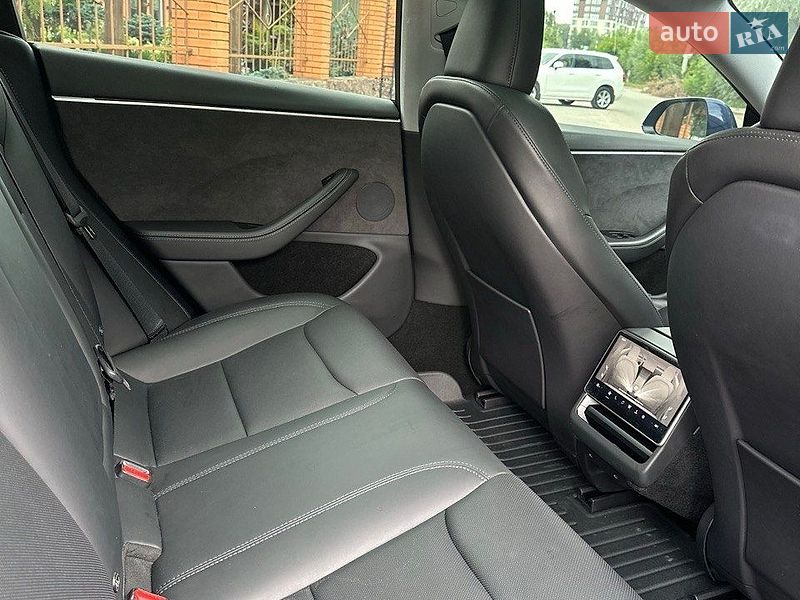 Седан Tesla Model 3 2024 в Киеве