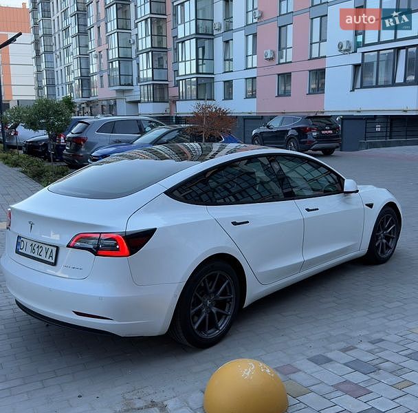 Седан Tesla Model 3 2021 в Луцке