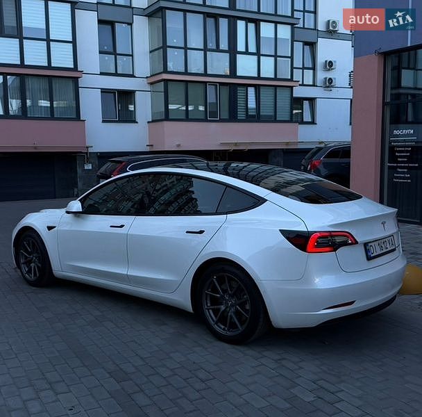 Седан Tesla Model 3 2021 в Луцке